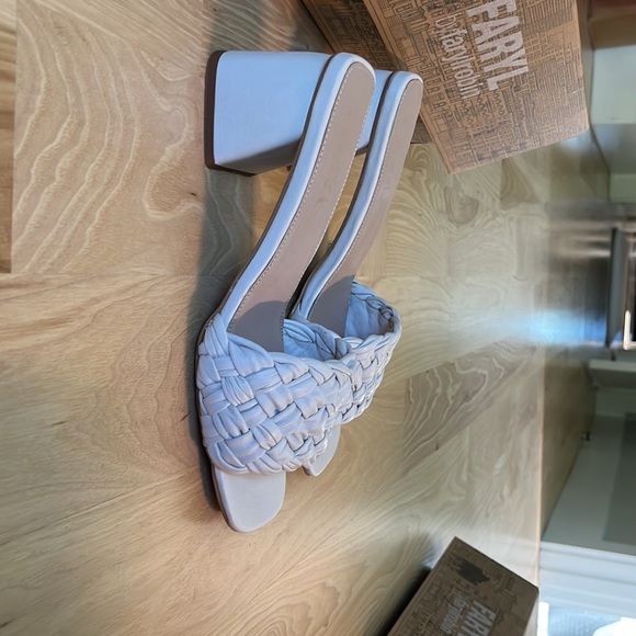 Heeled slides size 11 - Picture 3 of 4